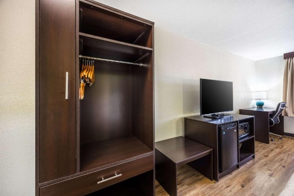 Smoky Hill Inn and Suites image 12