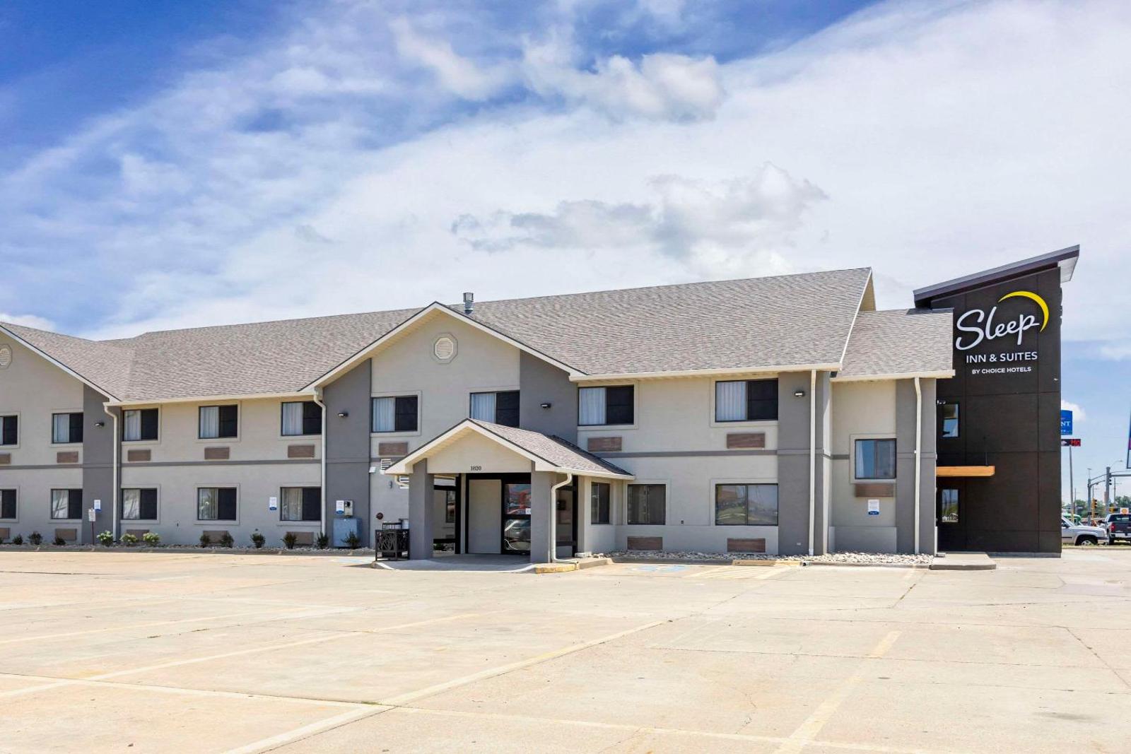 Smoky Hill Inn and Suites
